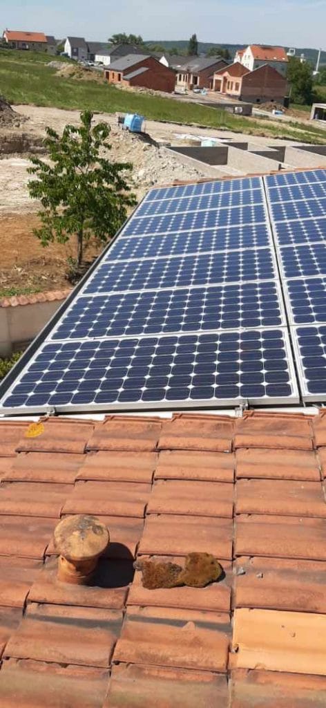 Installation et entretien de panneaux solaire sur le toit d'une maison